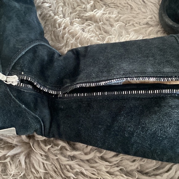 UGG Retro Cargo Pocket Boot in Black Suede - Picture 12 of 12